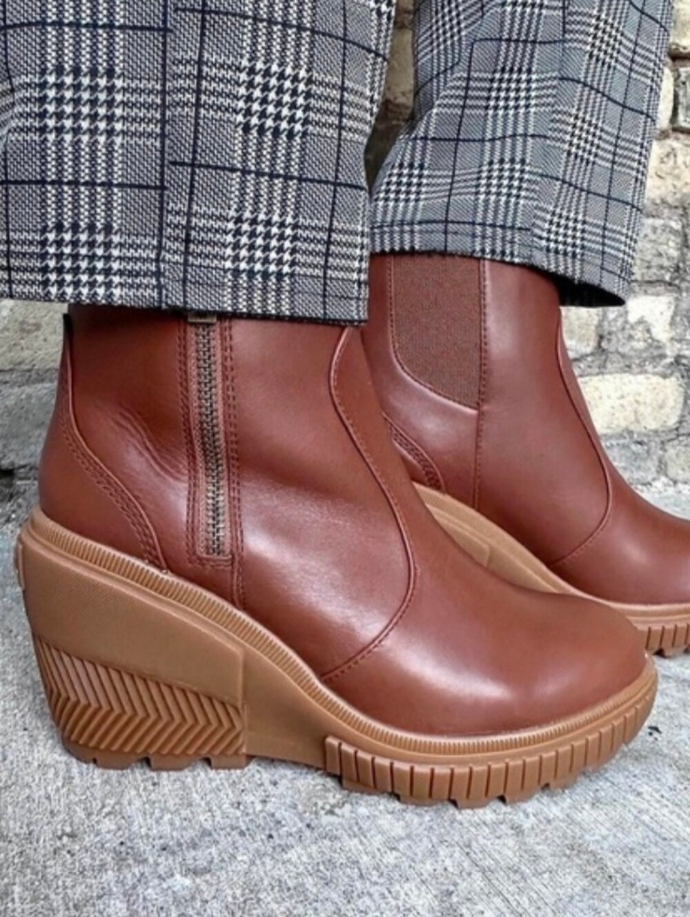 NWT SOREL Ona Ave Zip Wedge Boots Size 6.5 in Velvet Tan/Gum - Picture 2 of 9